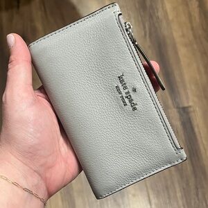 Kate Spade New York Jackson Small Slim Bifold Gray Leather Wallet